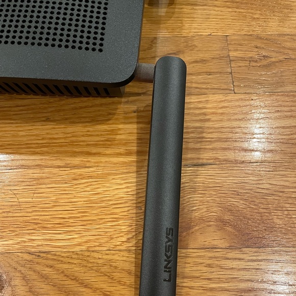 Linksys EA7500 Dual-Band Wi-Fi Router - Picture 11 of 12